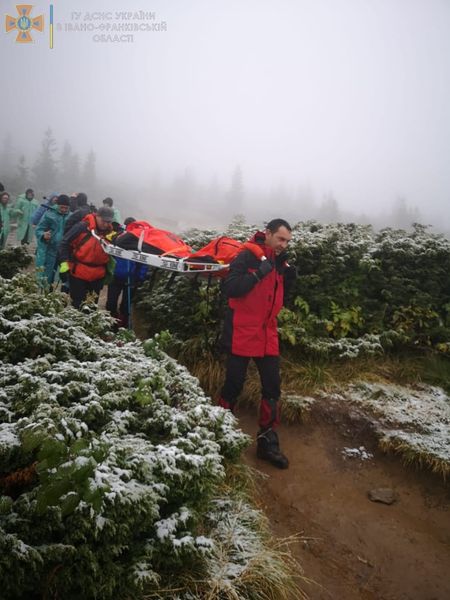 Під час спуску з Говерли травмувалася туристка з Чернівців