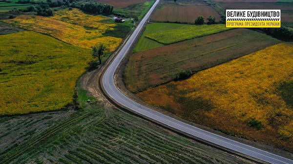 Термомодернізація Михалківського ліцею, дорога від «нуля» до кордону з Румунією, дитячий садок у Колінківцях, нова школа у Веренчанці, сучасний стадіон у Чагрі, цифрова трансформація, - 'Велике будівництво' і модернізація на Буковині