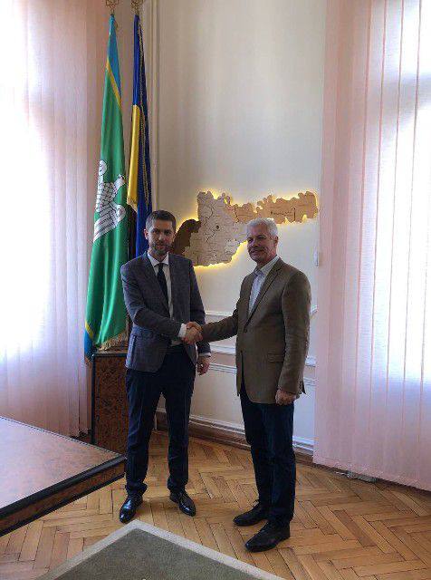 Щойно обраний замість Шкварковського новий голова ради профспілок Буковини, кандидатуру якого лобіював Бойко, одразу попався на хабарі 30 тисяч гривень 