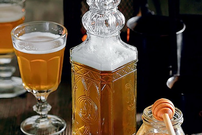 'Сто грамів медовухи коштує 60 гривень': традиційне містечко майстрів у Чернівцях на День міста зяє пусткою