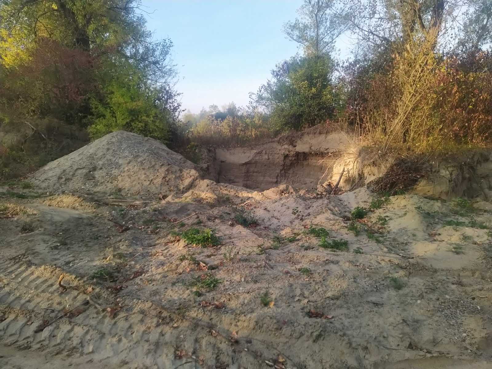 У межах Верхніх Петрівців незаконно видобули гравійно-піщану сировину на суму майже 3 млн грн 