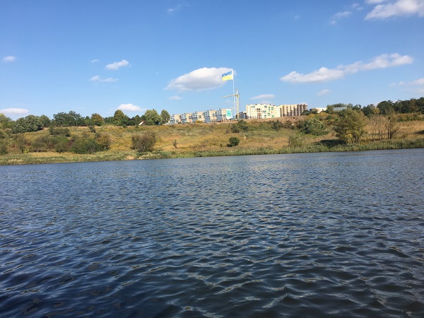 На сайті міської ради збирають підписи за облаштування набережної озера на Південно-Кільцевій