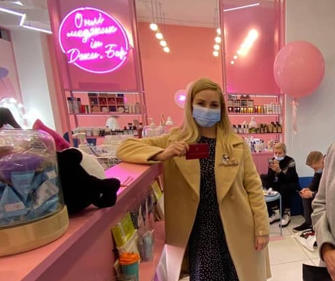 Скандал у Чернівцях: провладна депутатка і опозиційна чиновниця почубилися за точку Джі (ФОТО)