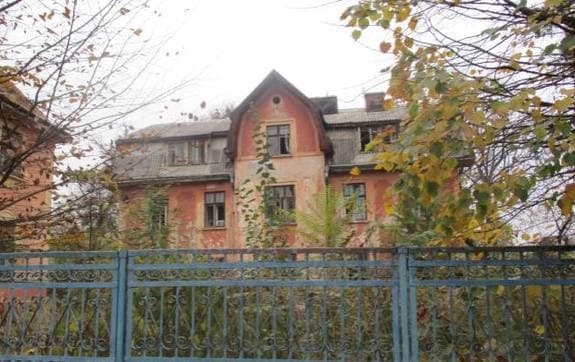 За колишній дитячий тубдиспансер із земельною ділянкою на вулиці Максимовича, 6 правлять 40 млн 