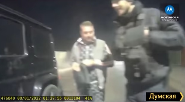 З’явилося відео затримання патрульними п’яного копа на Буковині (ВІДЕО)