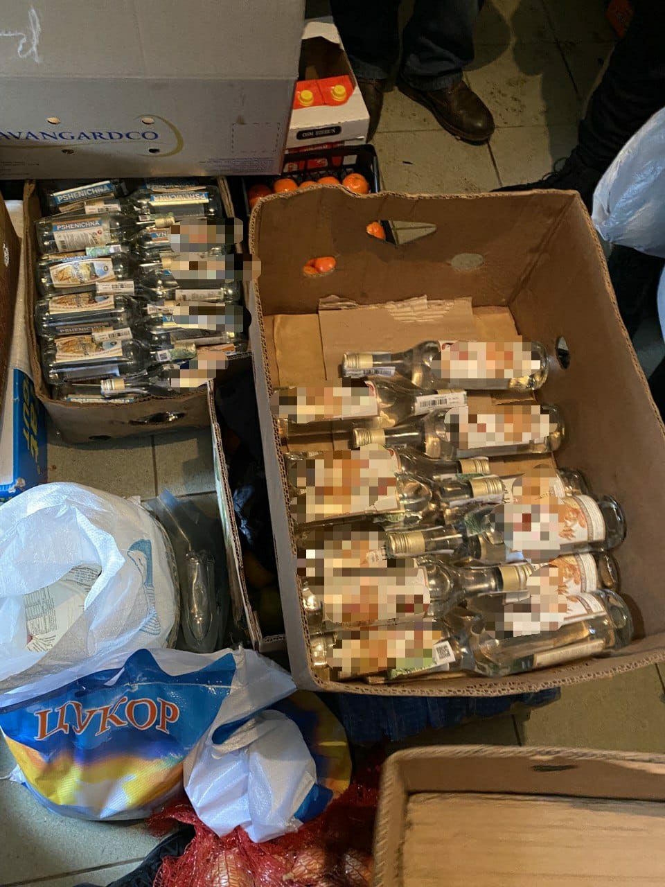 У Чернівцях в підпільному цеху виробили контрафактної горілки на мільйон гривень