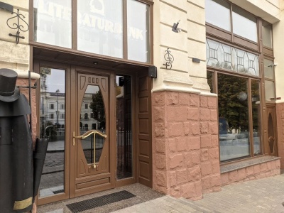 Каспруківська депутатка міськради, яка сіяла паніку серед чернівчан, назвала 'класною' кухню, облаштовану у Literaturbank'у 