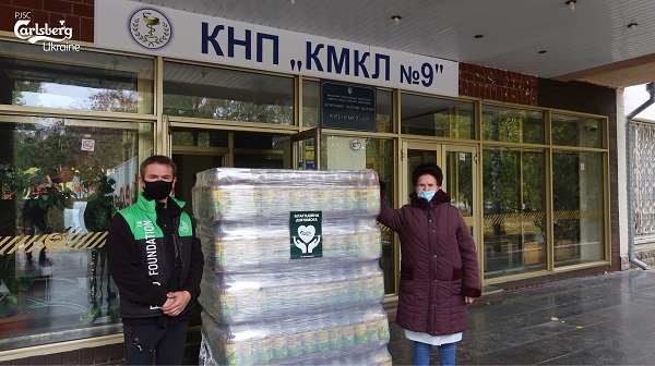 Carlsberg Ukraine спрямовує благодійну допомогу в українські фудбанки
