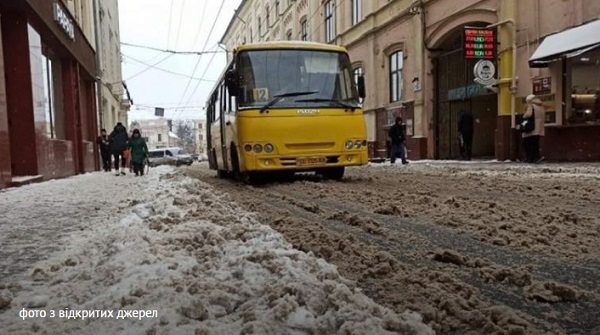 Обіцяли розробити пільговий проїзд маршрутками до 1 лютого, однак порядок знову мають доопрацьовувати 