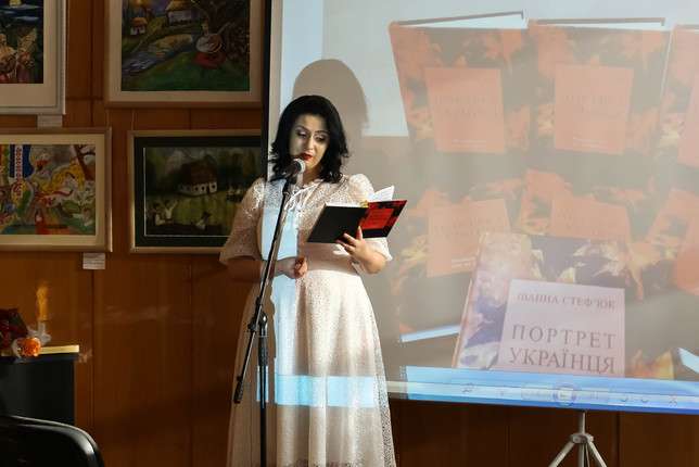 У Буковинському центрі культури і мистецтва презентували книгу 'Портрет українця' Іванни Стеф'юк 