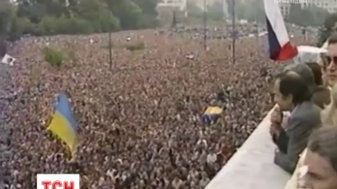 Ви знаєте, що велетенський синьо-жовтий прапор уже майорів над Москвою?