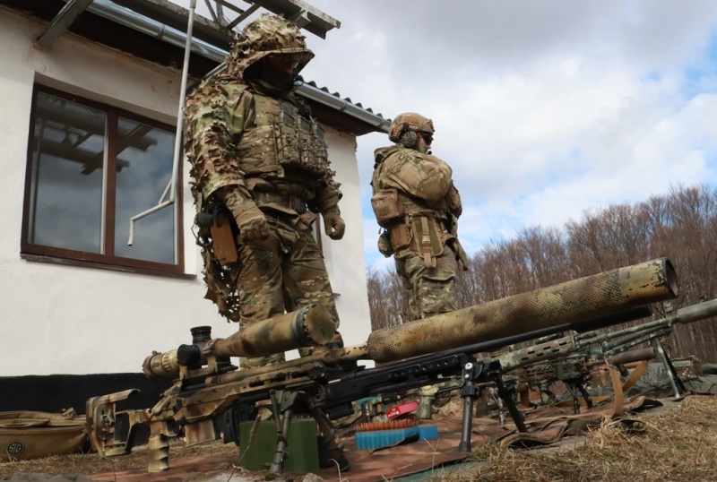 Бійці спецпідрозділу 'Альфа' тренувалися у присутності буковинських журналістів і вшанували пам'ять загиблого побратима (ФОТО+ВІДЕО)