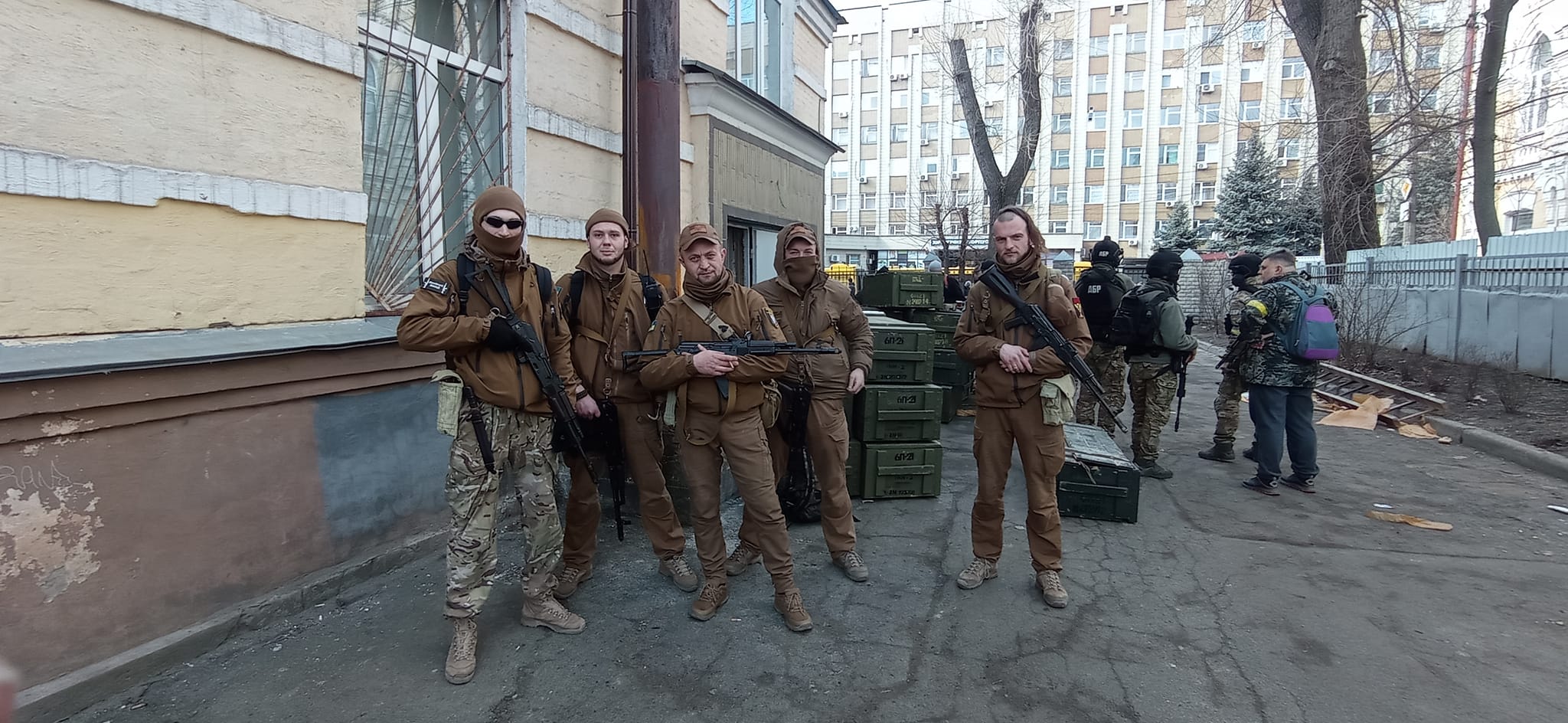 Готові зустріти ворога: син Героя Небесної Сотні з Чернівців опублікував фотографію з бойовими побратимами у Києві 