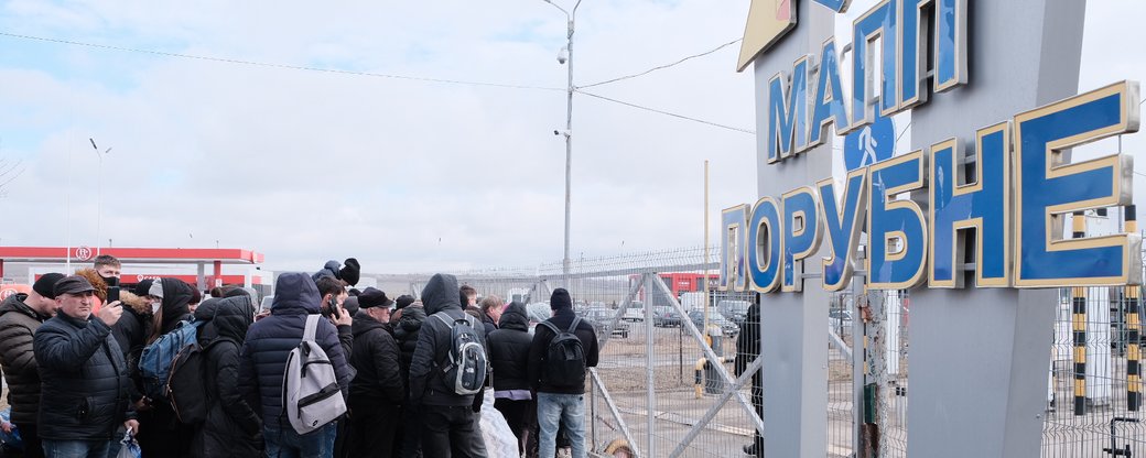 'Ніхто не буде продавати так звані 'зелені коридори': Осачук назвав брехливими чутками, що хтось вимагає з біженців кошти за перетин кордону, штучно його обмежує чи сприяє  