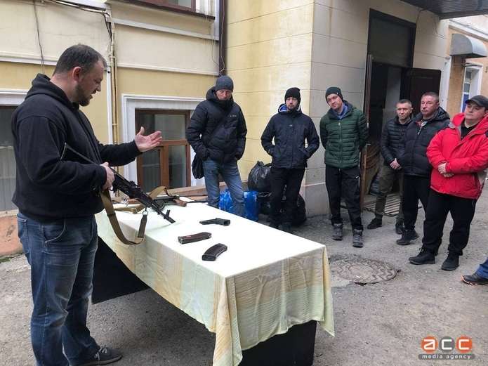 Оборона Чернівців: як стати добровольцем та пройти навчання 