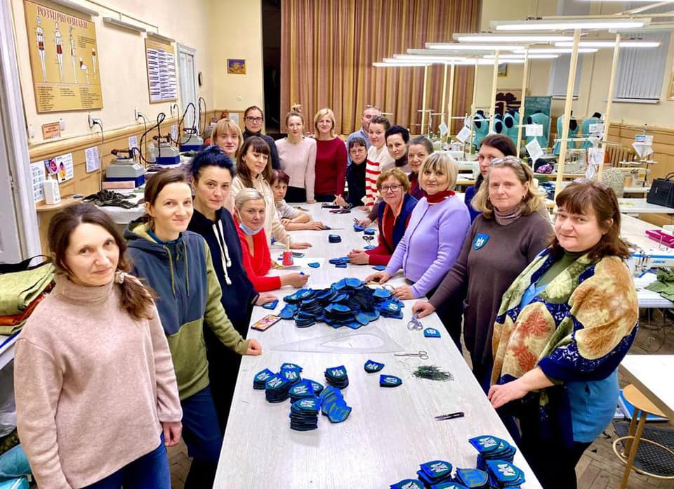 У майстерні чернівецького училища шиють шеврони для буковинських бійців