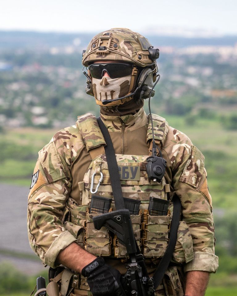 Позаду ще одна доба війни, яка зробила нашу країну незламною, а її захисників – нездоланними 