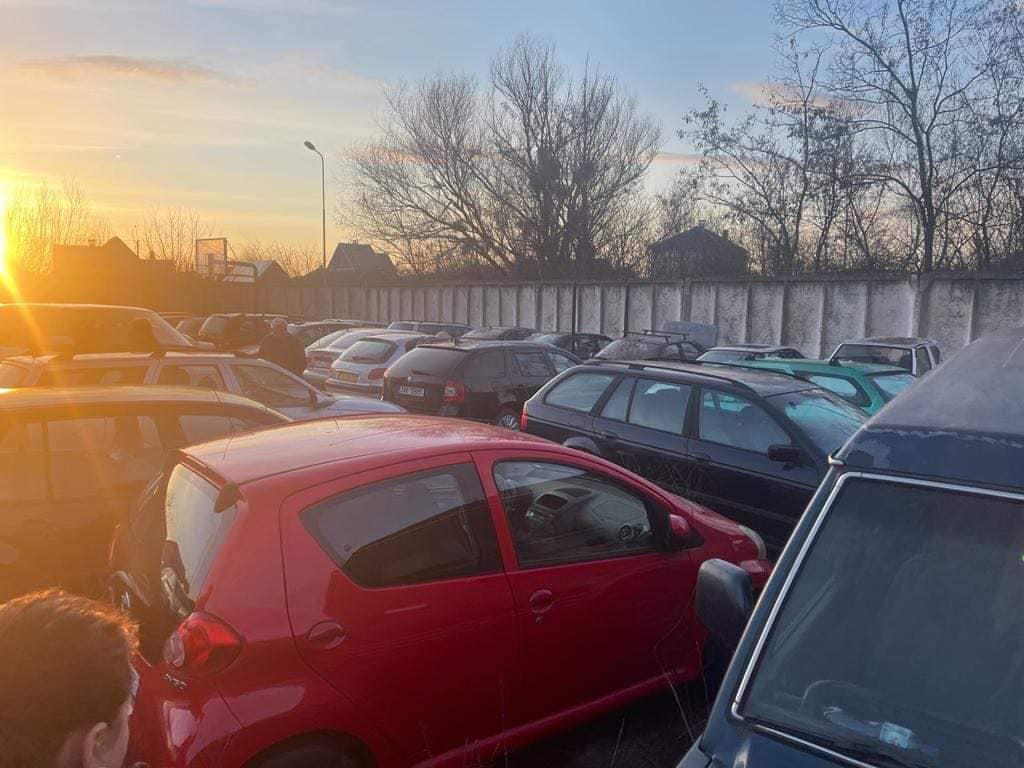 Чернівецька митниця передала на потреби українських військових 43 одиниці конфіскованого автотранспорту