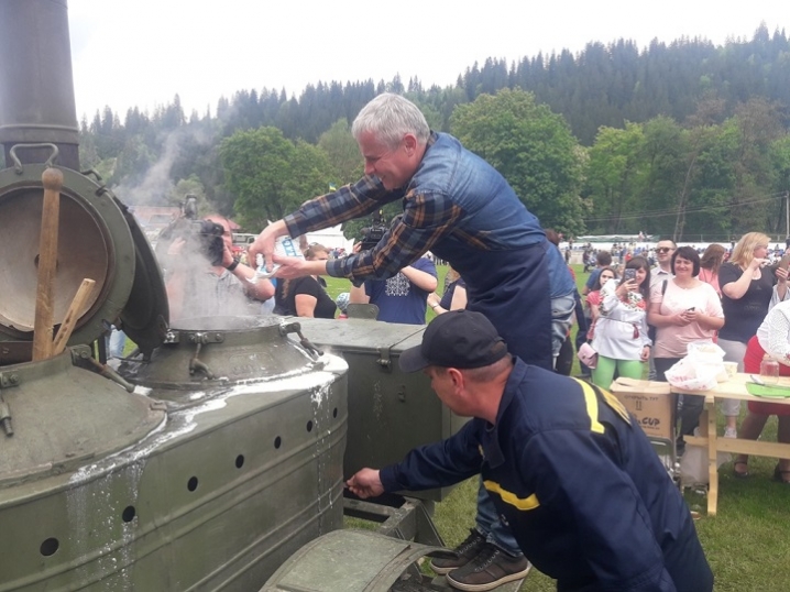 На площах Чернівців розгорнуть польові кухні і будуть годувати гарячими обідами тих, хто цього потребує 
