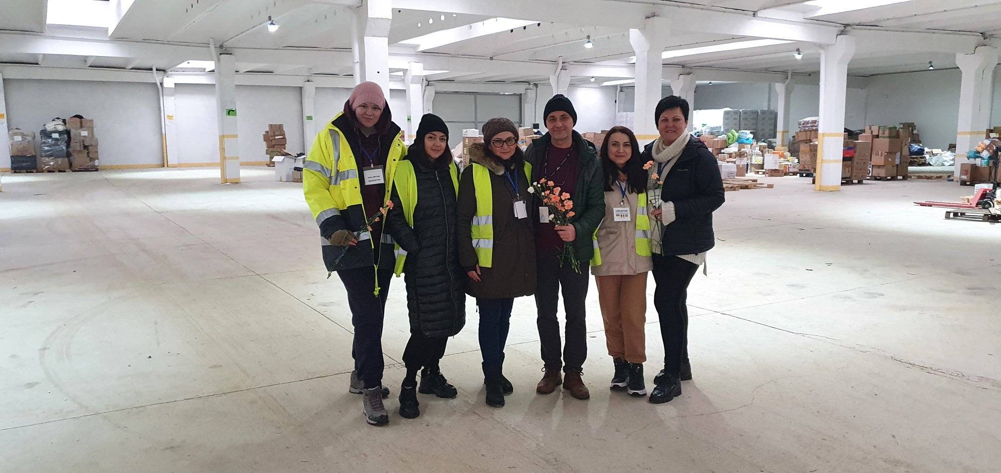 Волонтерська команда буковинок у Сіреті (Румунія) приймає допомогу для України зі всієї Європи