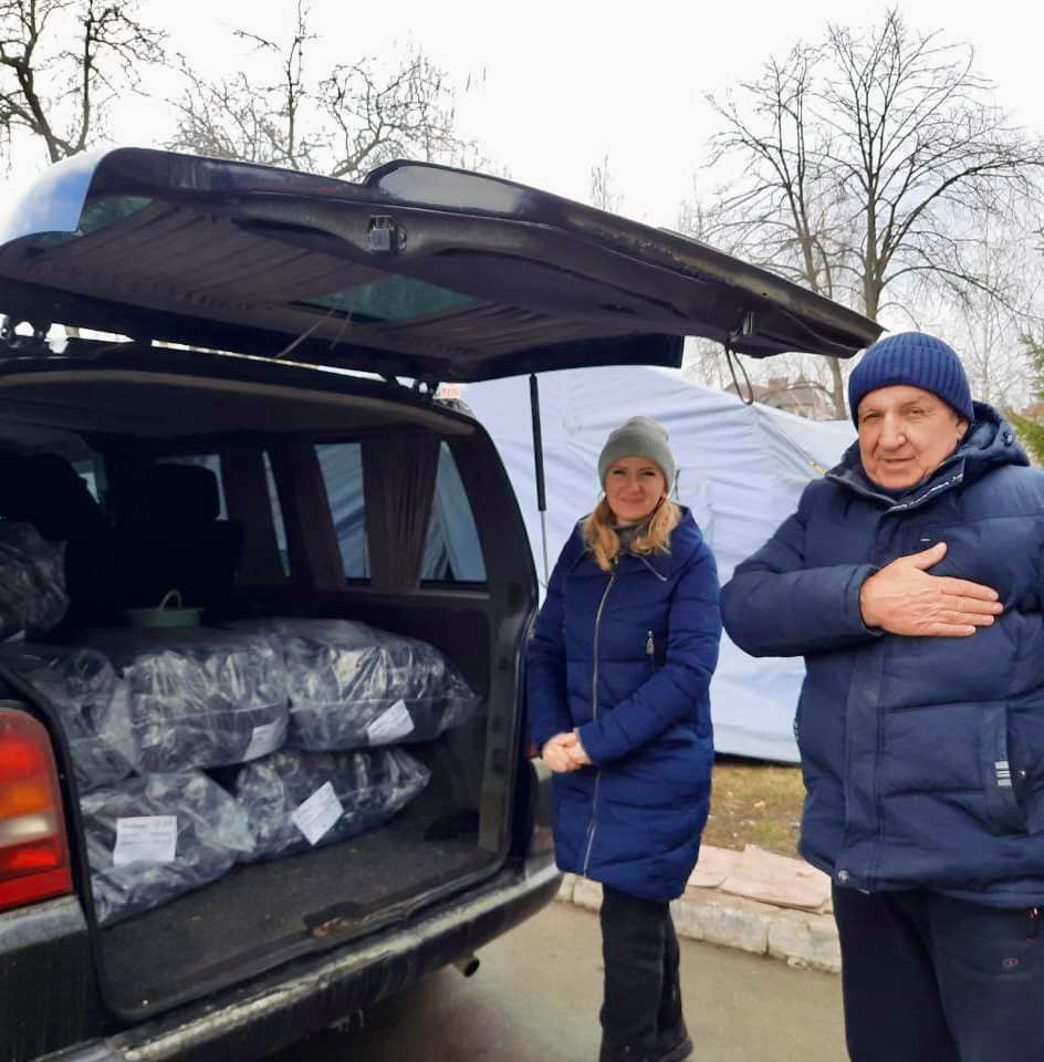 До військового госпіталю у Чернівцях передали 216 пар тапок 