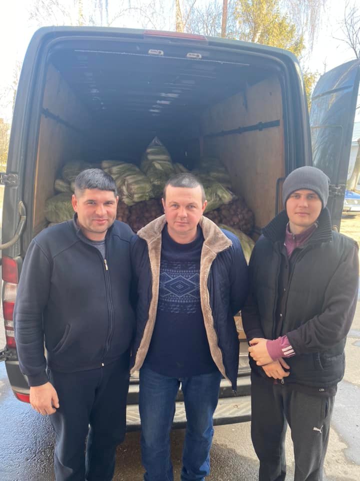 Жителі Перебиківців привезли до перинатального центру продукти харчування для вагітних переселенок (ОНОВЛЕНО)