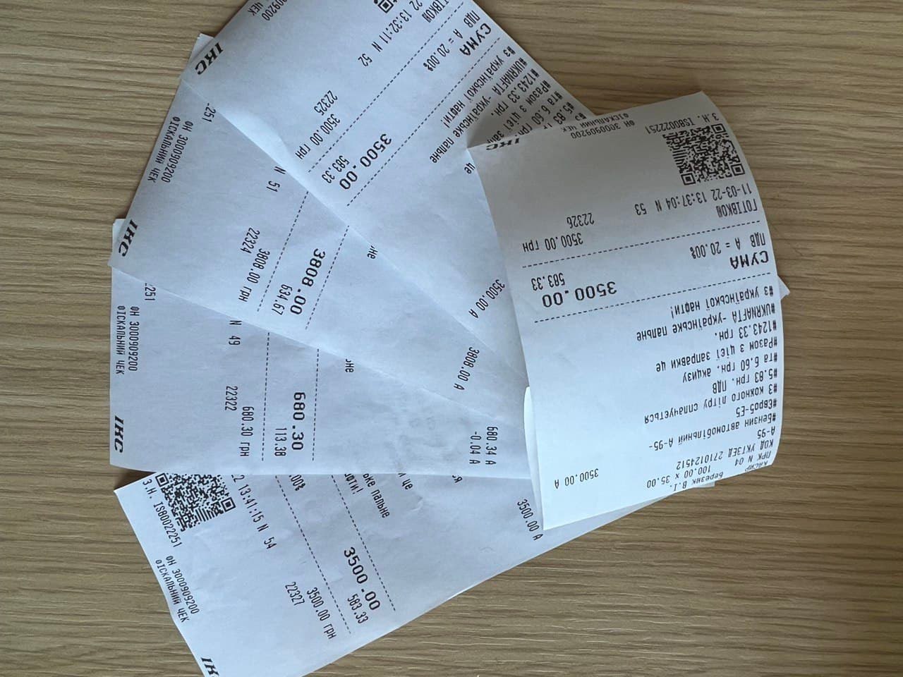 На Буковині переселенці скинулися на бензин і дизпаливо, щоб гумдопомогу довезли у їхні міста 