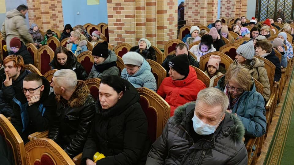 У залі органної та камерної музики організували концерт для переселенців, які наразі проживають на Буковині