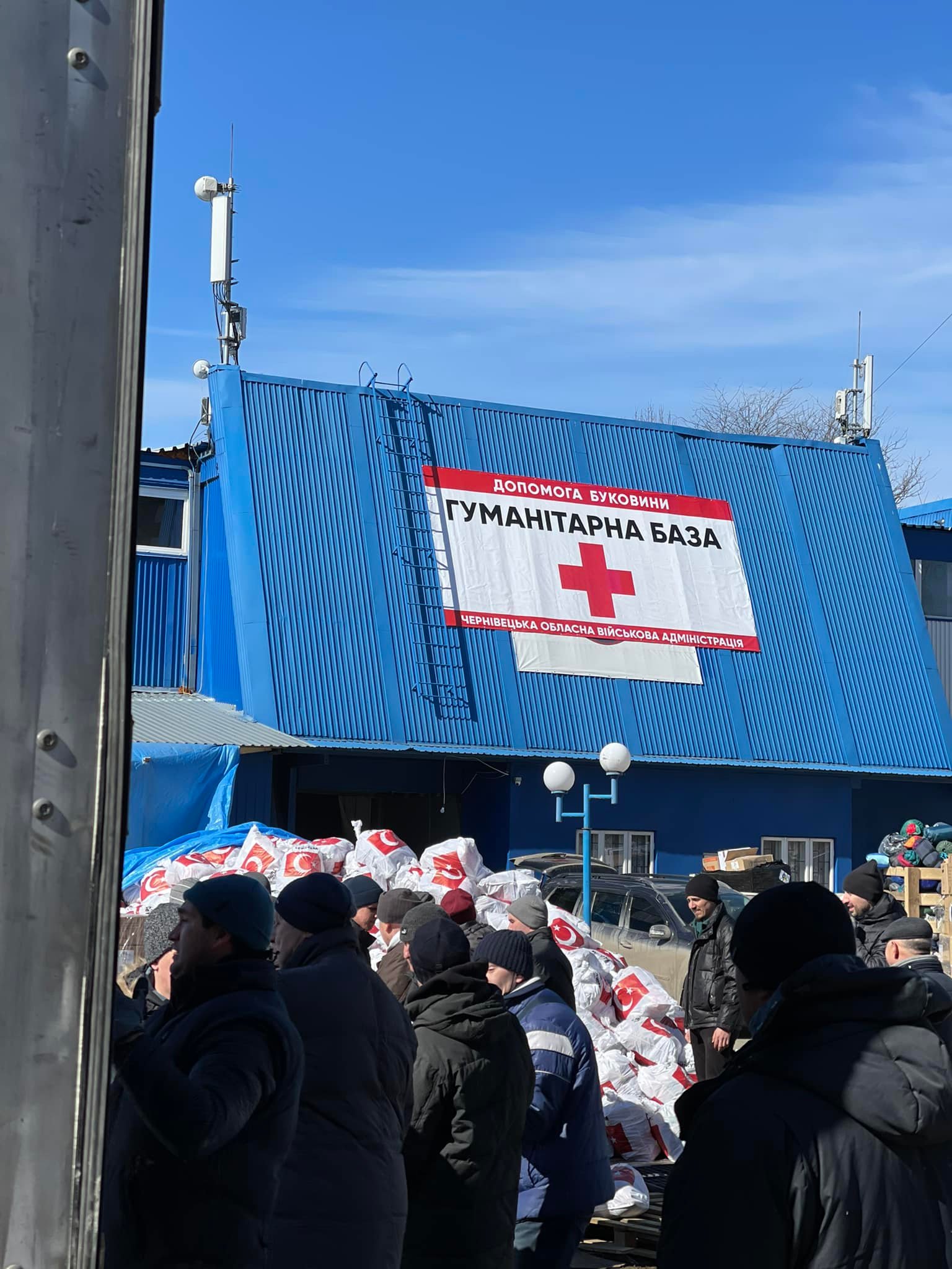 Перед бомбардуванням Святогірської лаври росіянами це місто на Донеччині отримало 30 тонн гумдопомоги з Буковини 