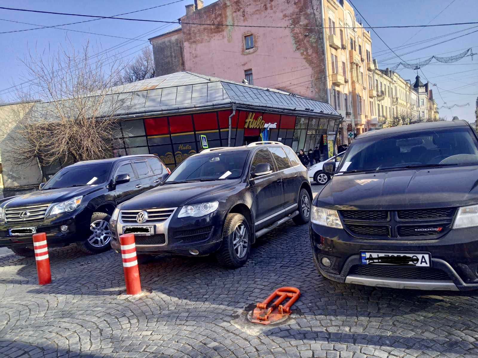 Сьогодні на вулицю Кобилянської не змогла потрапити 'швидка' через порушників правил паркування  