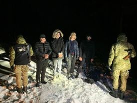 У Красноїльську затримали ще чотирьох ухилянтів, які намагалися пішки перейти кордон 