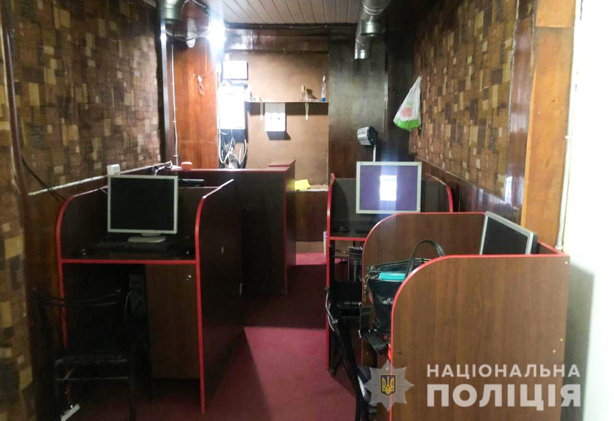 У Драчинцях накрили підпільне казино, де грали в азартні ігри під час комендантської години