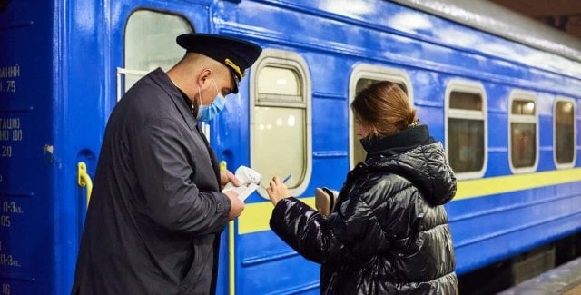 Відновлюють рух потяга Чернівці-Львів