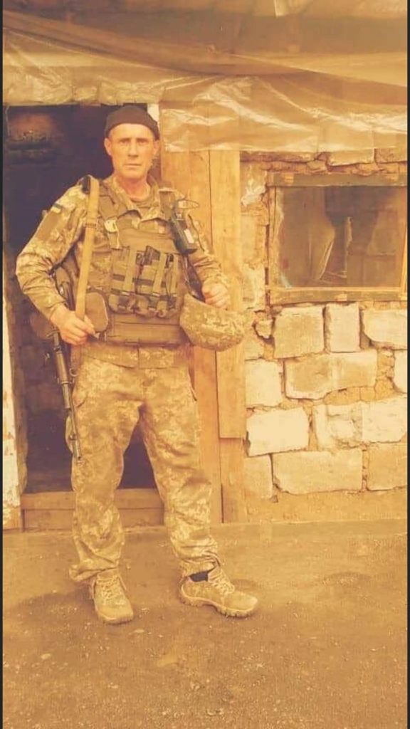 Сьогодні Буковина попрощається з Героєм Володимиром Унгуряном із Комарівців, який загинув захищаючи Україну від московської орди 