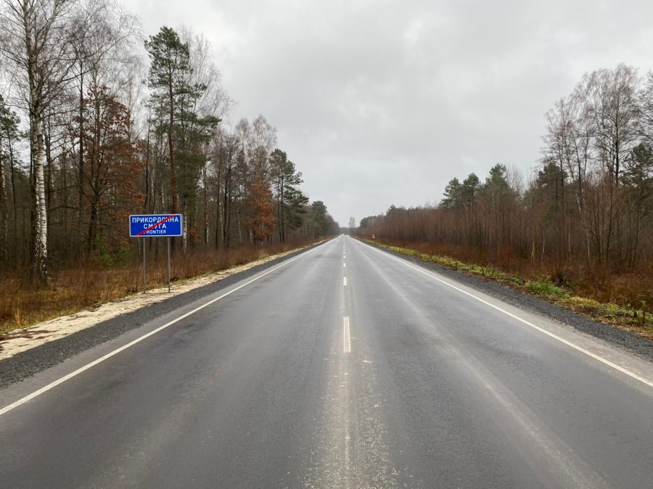 Лопатою до смерті може забити кожен: воякам білоруської армії пригрозили помстою у разі пошкодження новенького асфальту на українських дорогах  
