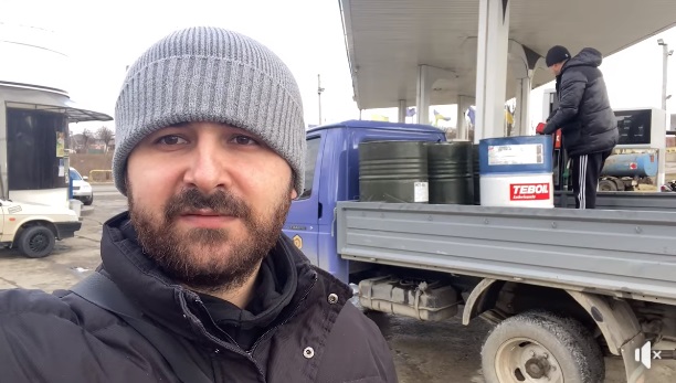 'Прикро, коли сам все віддаєш для перемоги, а хтось у цей час «дерибанить» гумдопомогу, мародерить, заробляє на війні': нардеп Максим Заремський прозвітував про власну волонтерську діяльність за майже місяць бойових дій