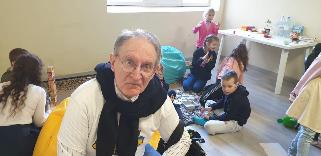 Французький органіст, якого знають і люблять у Чернівцях, привіз гуманітарну допомогу і зіграє Гімн України для чернівчан