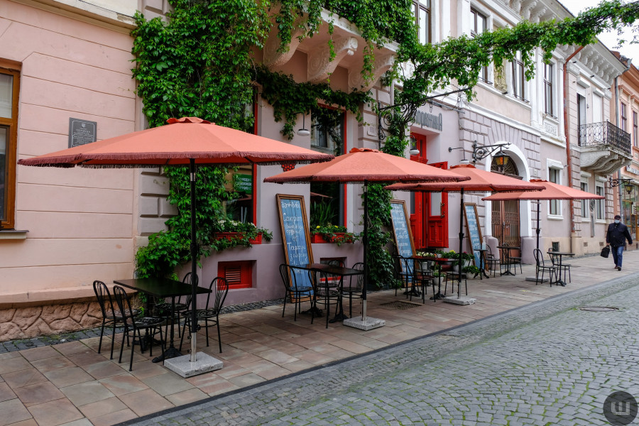 У Чернівцях вже понад 20 бізнесменів хочуть відкрити літні майданчики громадського харчування   