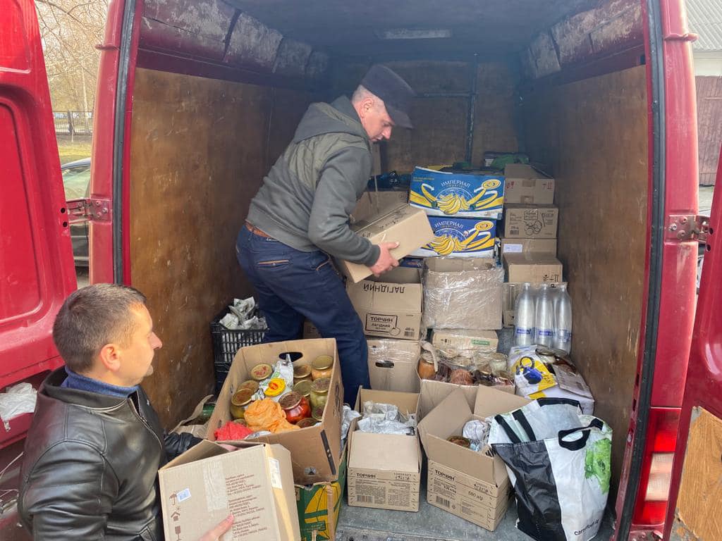 Буковинські лісівники передали у східні регіони 10 тонн продуктів харчування та ліків