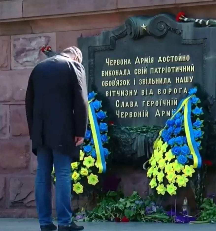 У  Клічука запевняють, що без участі Осачука і Ткаченка не можуть демонтувати пам'ятник радянському солдату у Чернівцях