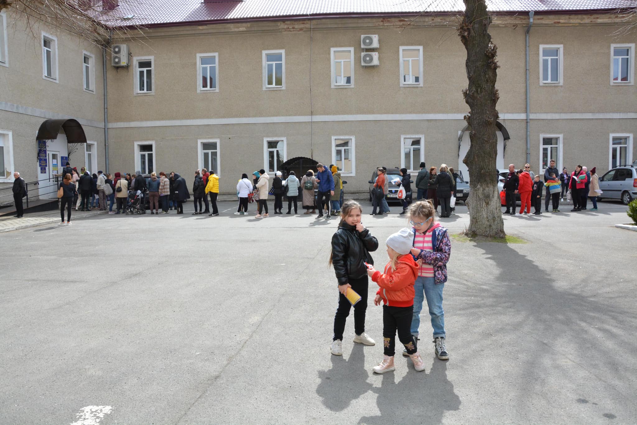 За тиждень вимушеним переселенцям роздали вже понад тисячу пакунків від міськради і благодійників