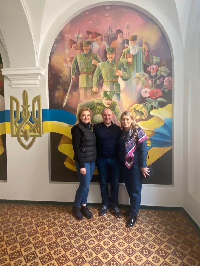 Чернівчанка Оксана Продан з перших днів війни координує допомогу громадам у команді Асоціації міст України і мера Києва Віталія Кличка 