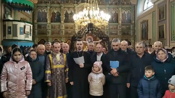 На Буковині парафіяни храму ПЦУ в Добринівцях вимагають від місцевої влади сприяти переходу громад УПЦ МП до української церкви 