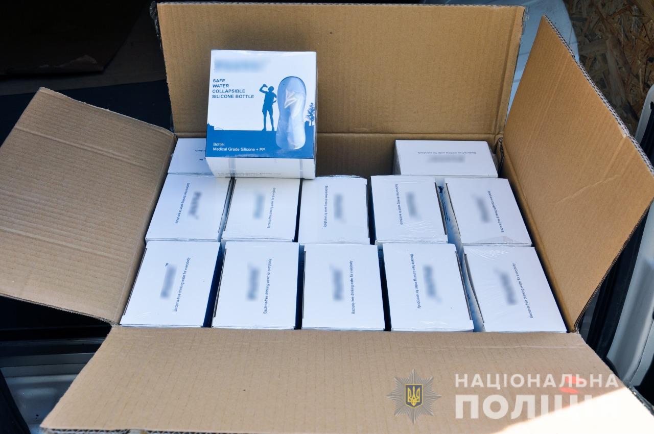 Понад дві сотні портативних пляшок-фільтрів передали у Чернівцях для захисників України 
