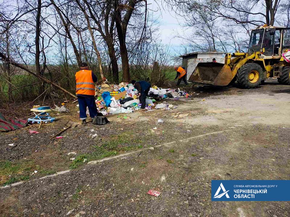 Гори пластику та непотребу: на Буковині назвали автошляхи, на придорожній території яких зафіксовано найбільші обсяги сміття 
