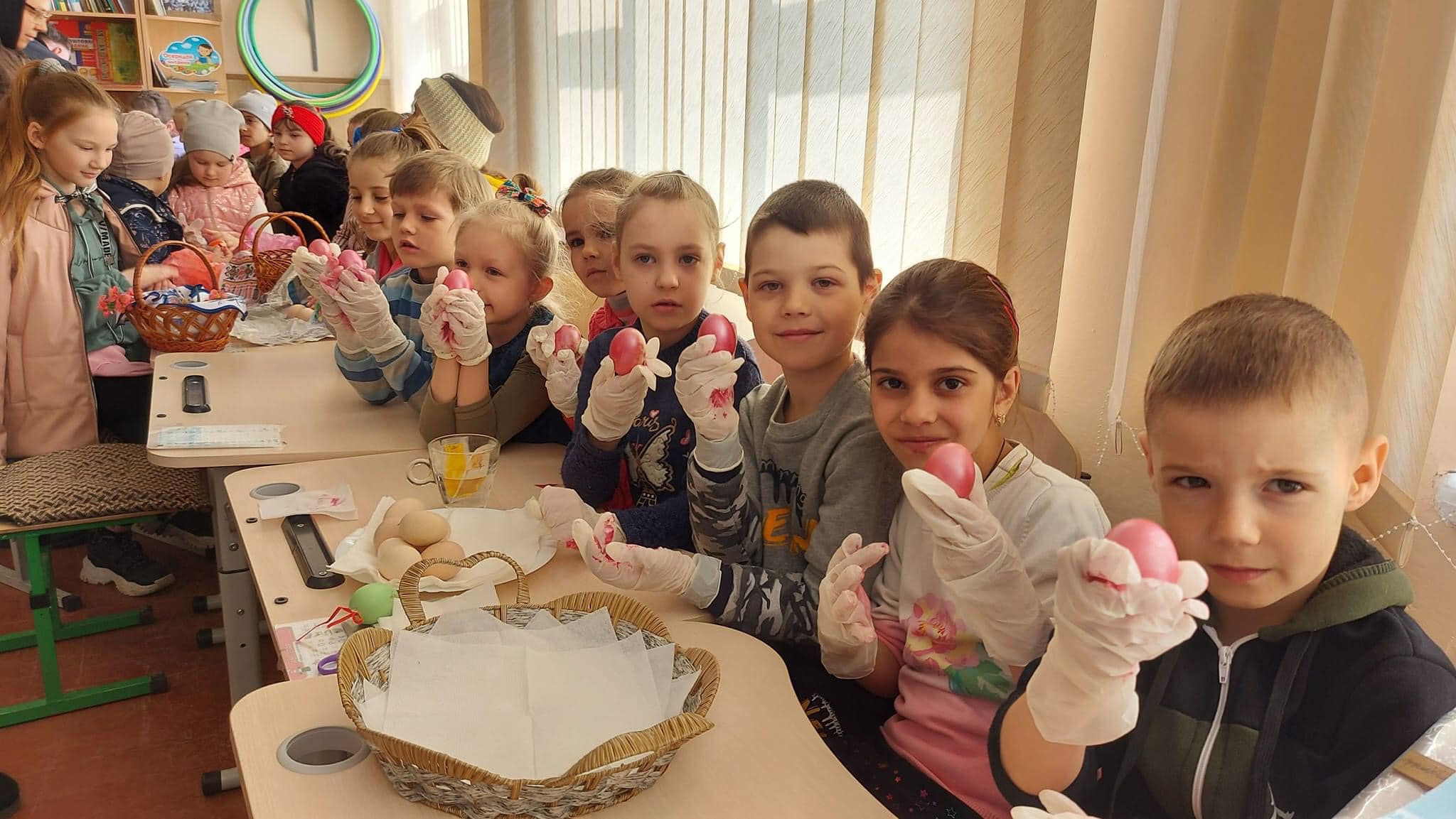 Буковинці разом з переселенцями виготовили більше 10 тисяч писанок 