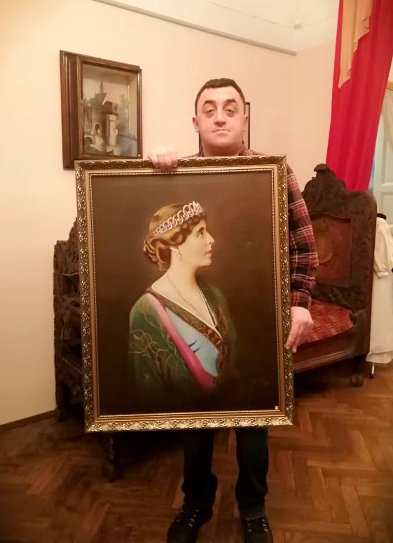 Портрет королеви Марії Румунської у чернівецькому музеї отримав нове обрамлення