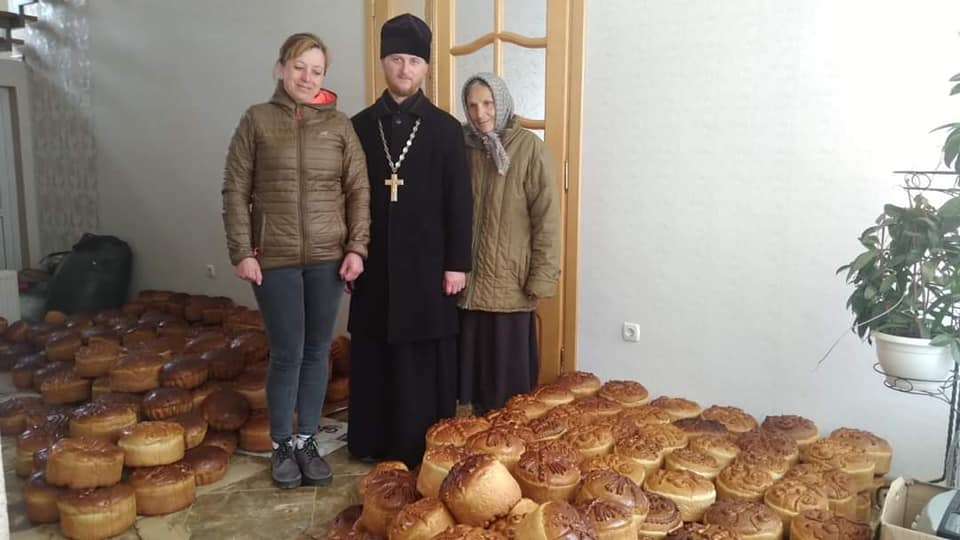 На Вижниччині згуртувалися релігійні конфесіі УПЦ, ПЦУ, УГКЦ та інших церков заради допомоги нашим захисникам та людям, які постраждали від рук окупантів