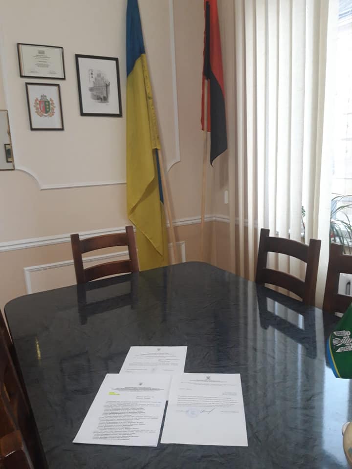 Буковинські громади масово готують проєкти рішень та проводять громадські слухання про позбавлення регіону від маркерів російської та радянської окупації  