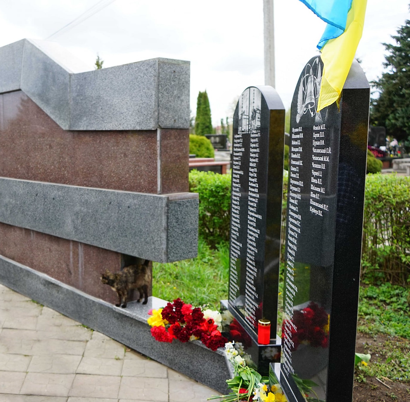 На Центральному кладовищі Чернівців сьогодні відкрили стелу з іменами ліквідаторів аварії на Чорнобильській АЕС